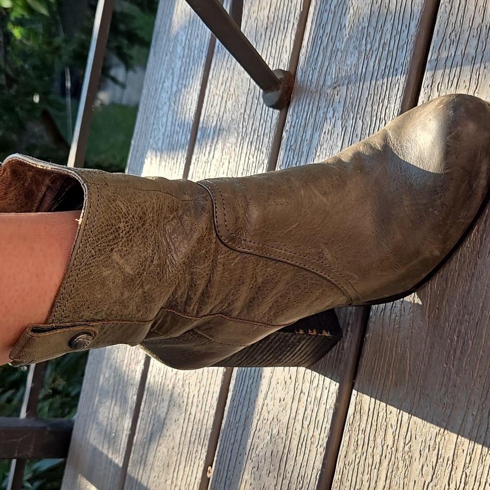 Used Vince Camuto Grey Boots size 10